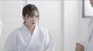 系花就这样被我骑了！红唇帮我咬咬...我差点喷她嘴里！她吸得卖力我绝对好好回报...
